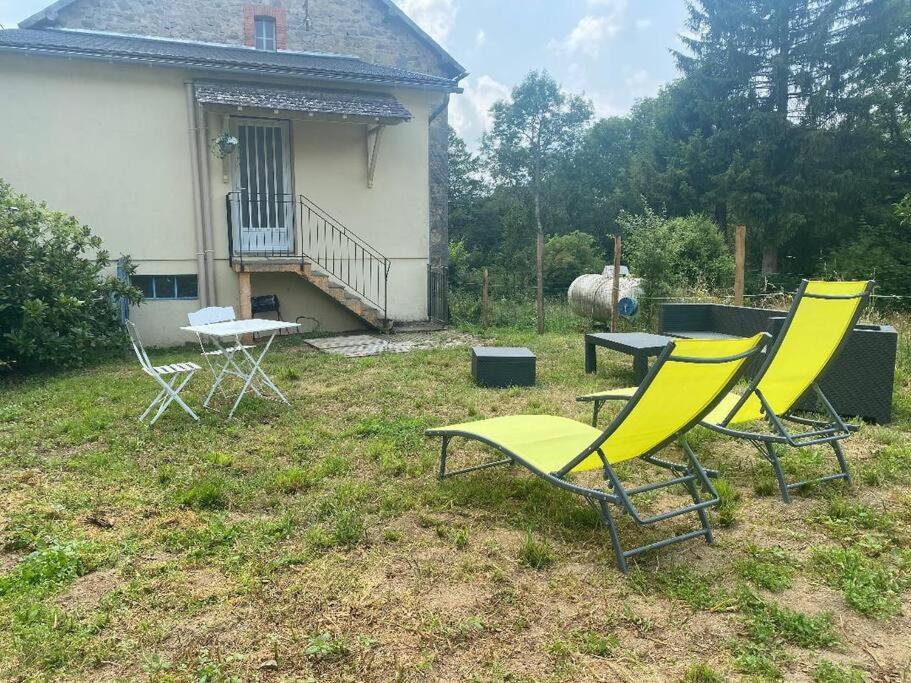 Petite Maison En Auvergne Giat Exteriör bild