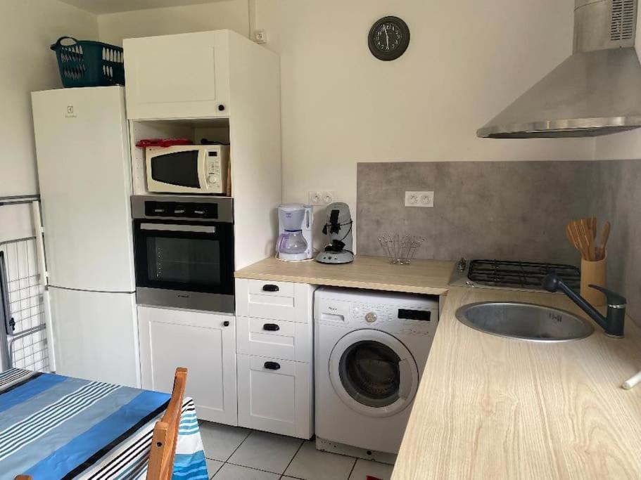 Petite Maison En Auvergne Giat Exteriör bild