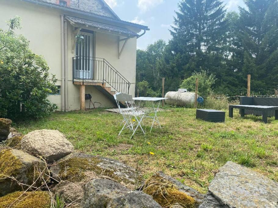 Petite Maison En Auvergne Giat Exteriör bild